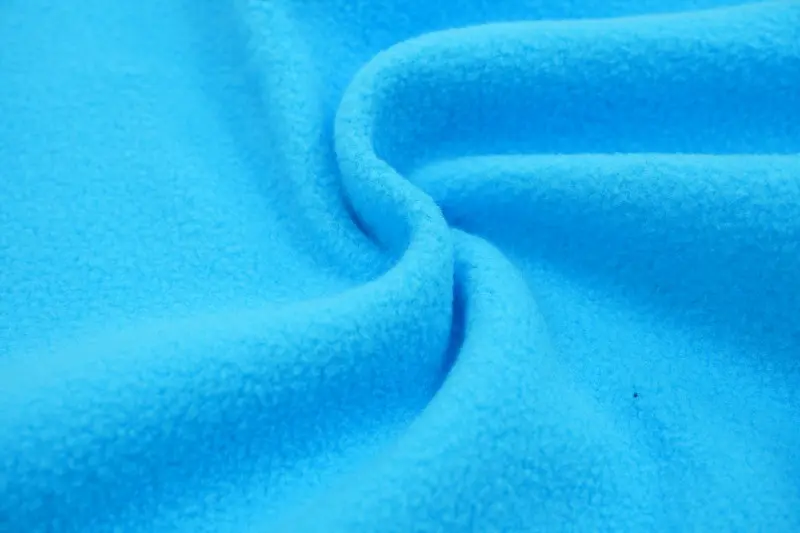 What are the characteristics of polyester fabric?