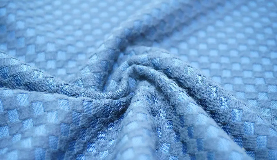 What are the advantages and disadvantages of polyester fabric?