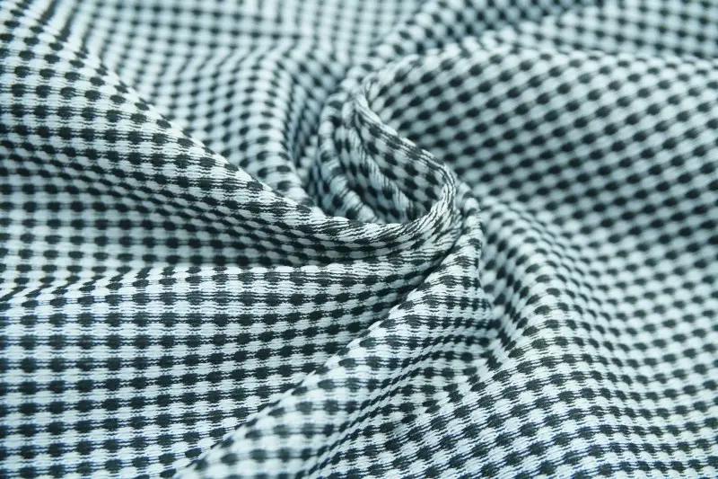 What types of yarn-dyed plaid fabrics are there?